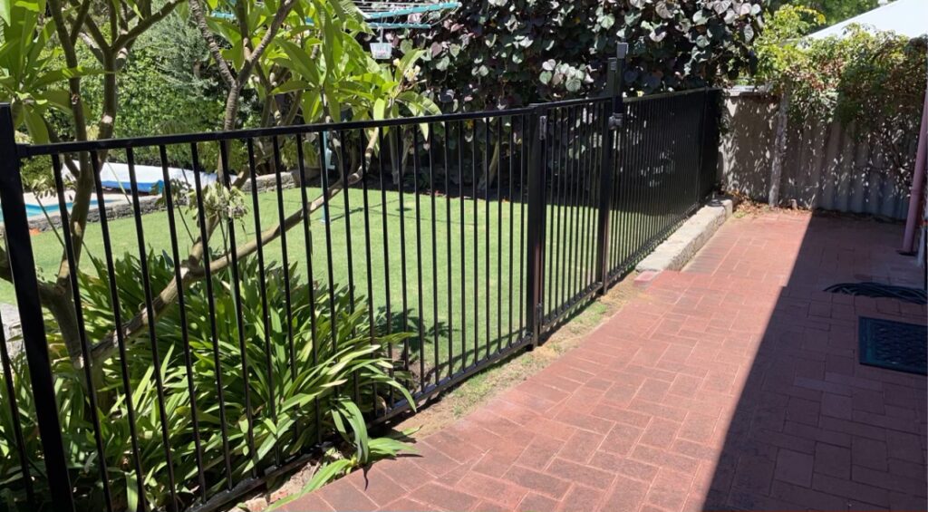 Black tubular aluminium fencing